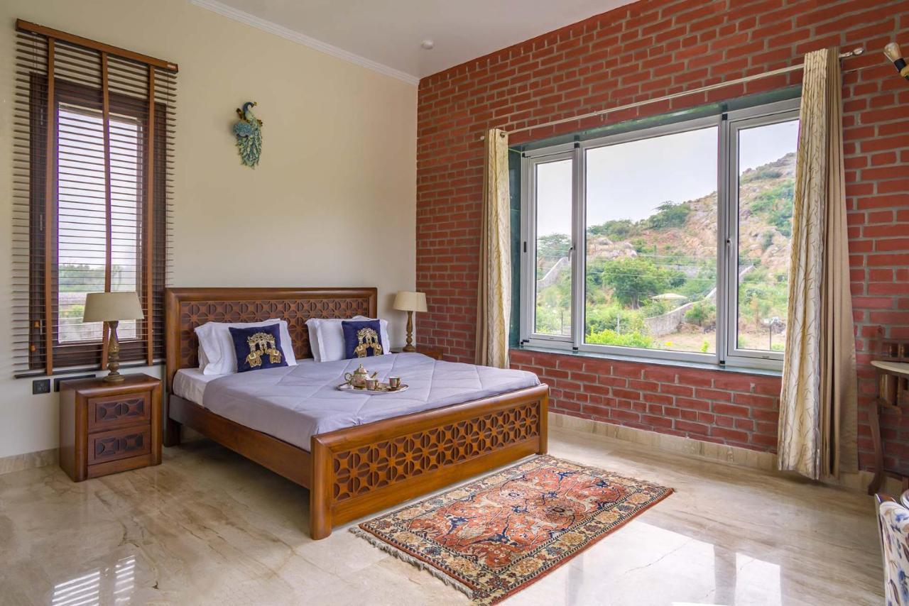 Stayvista At Hillside Paradise 4Bhk Lavish House In Delhi Dhauj Zewnętrze zdjęcie