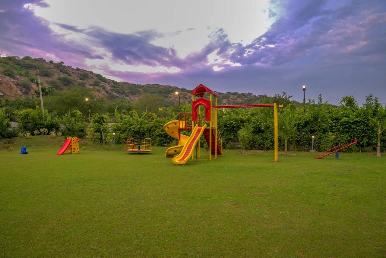 Stayvista At Hillside Paradise 4Bhk Lavish House In Delhi Dhauj Zewnętrze zdjęcie