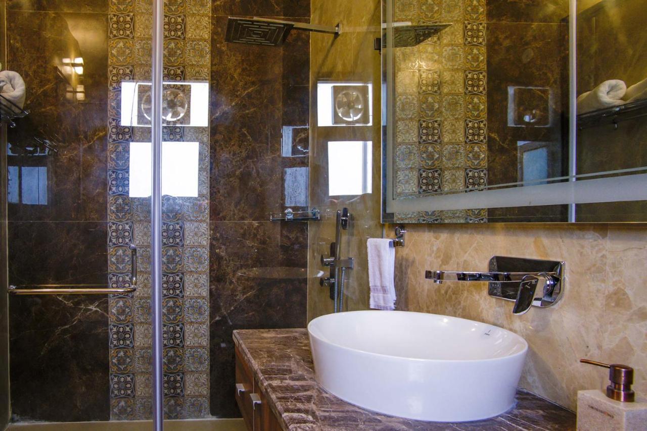 Stayvista At Hillside Paradise 4Bhk Lavish House In Delhi Dhauj Zewnętrze zdjęcie