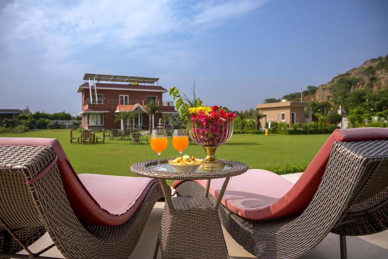 Stayvista At Hillside Paradise 4Bhk Lavish House In Delhi Dhauj Zewnętrze zdjęcie